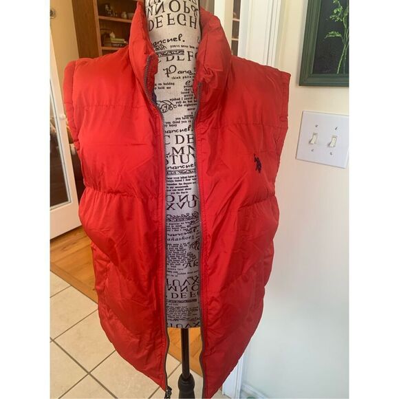U.S. Polo Association Lightweight Red Puffer Vest - Picture 5 of 9
